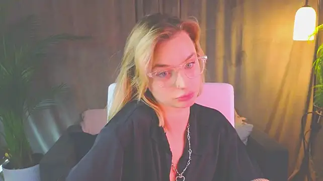 NoraMoreau live XXX chat