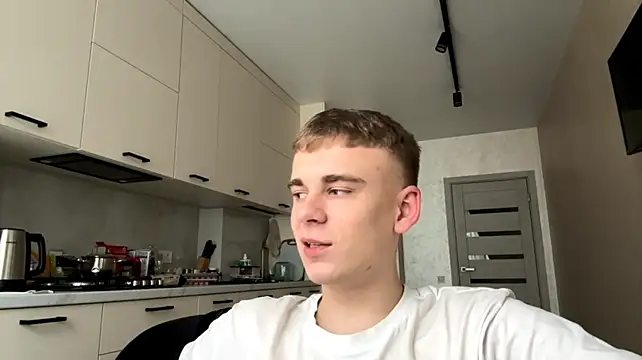 SoloFury Adlı Modelin Canlı XXX Sohbeti