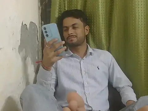 Stubborndesiboyn Live XXX chat