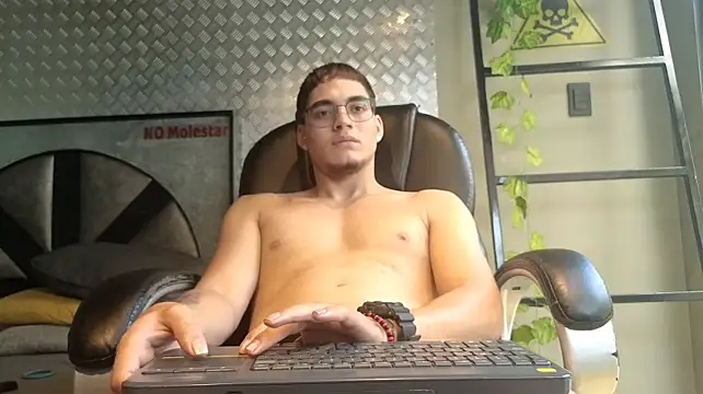 XXX chat uživo modela ThiagoFox