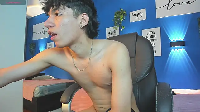 Jake_Falcon Adlı Modelin Canlı XXX Sohbeti