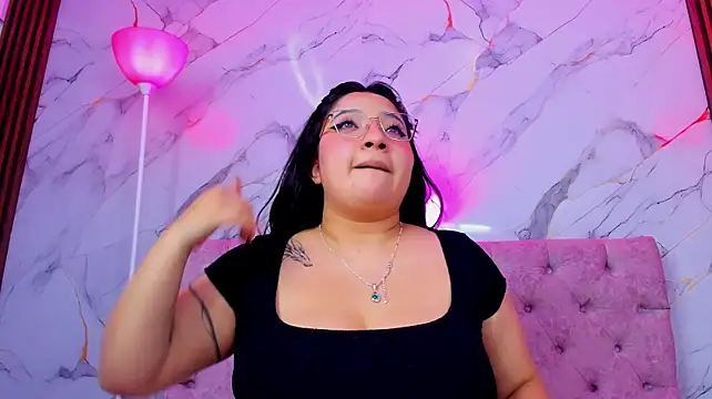 Emma_monserrat élő XXX-chatje
