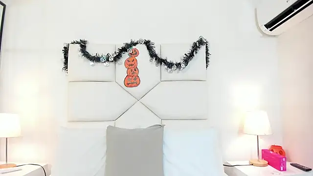 Kiraspell Adlı Modelin Canlı XXX Sohbeti