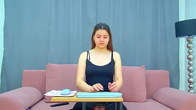MiaCyres Adlı Modelin Canlı XXX Sohbeti