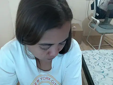 xTheLastVIRGINx Adlı Modelin Canlı XXX Sohbeti