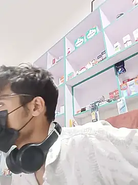 Hornyboy337 网络视讯表演