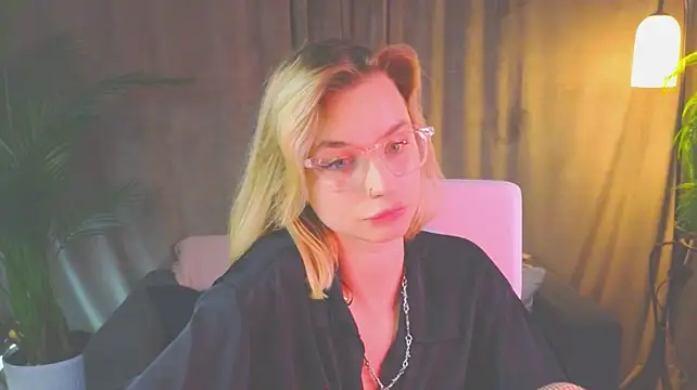 NoraMoreau live XXX chat