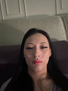 wwasian Adlı Modelin Canlı XXX Sohbeti
