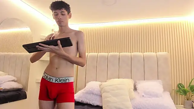 צ'אט XXX בשידור חי של Ethan_Kay
