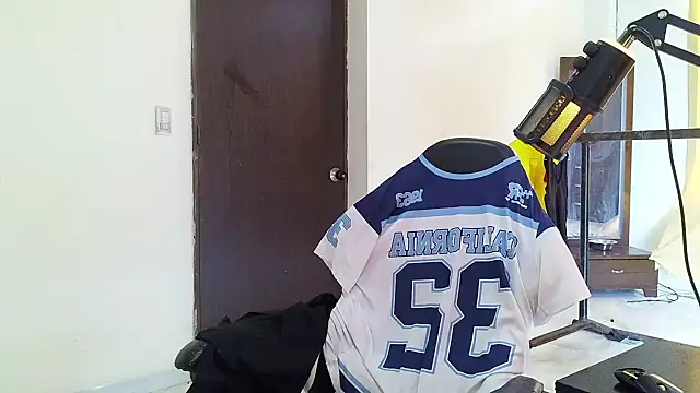 Chat +18 de aronmiller404 ao vivo