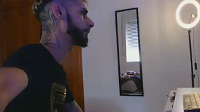VanityMan91 Adlı Modelin Canlı XXX Sohbeti
