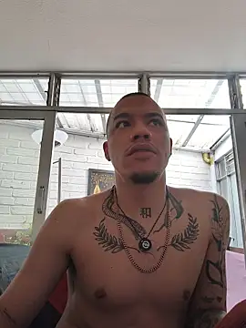 Chat +18 de AlphaMasterXxx ao vivo