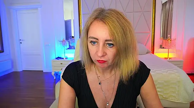 LavanderSophi's Webcam Show