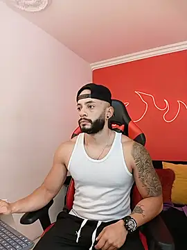 צ'אט XXX בשידור חי של Mike_savage3