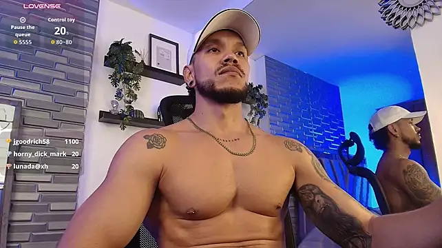 ARON_TAYLER01's Live XXX Chat