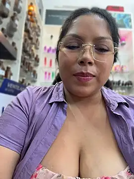 Chat +18 de ISABELLA__LUNA ao vivo