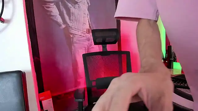 แชท XXX สดของ anddy_hugecock