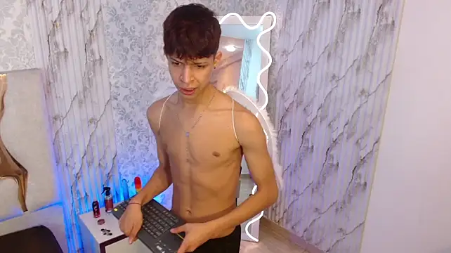 OLIIVER_TAY live XXX chat