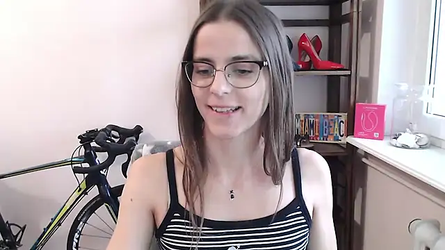 love_megi Adlı Modelin Canlı XXX Sohbeti