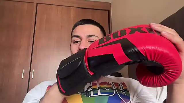 Taylor_DiamondBoy Live XXX Chat