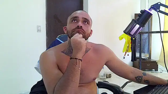 aronmiller404 Live XXX-chat