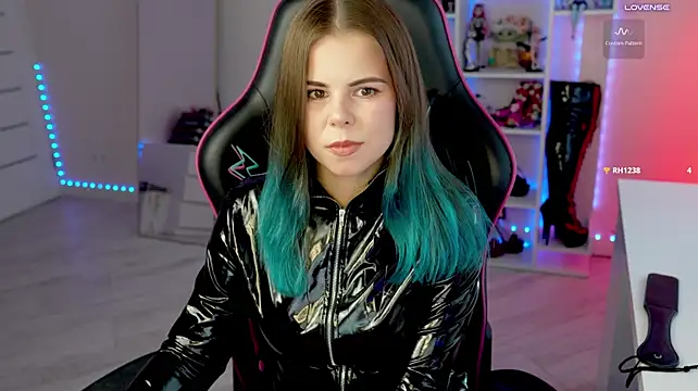 QueenAliceX: онлайн-секс-чат