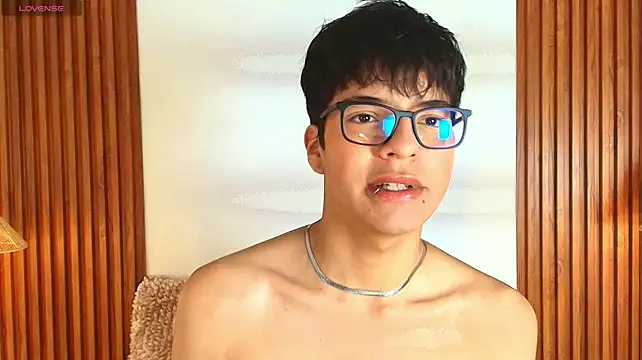 Milo_Wolff élő XXX-chatje