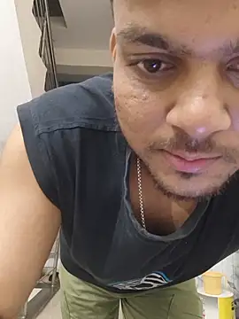 Realcumshow's Live XXX Chat