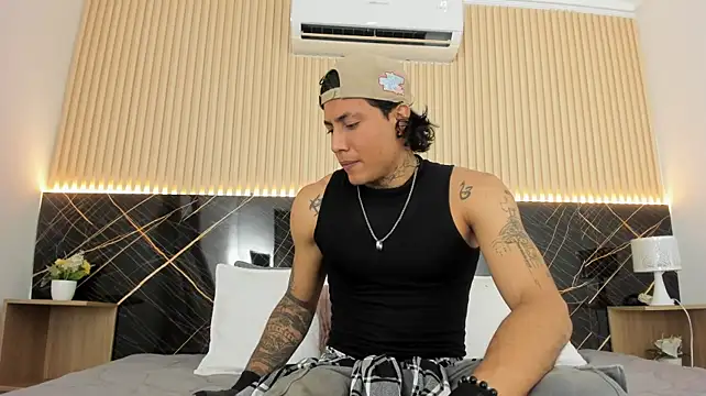 Damian_romanoff_ Chat XXX in diretta