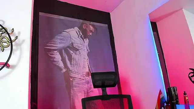 anddy_hugecock's Live XXX Chat