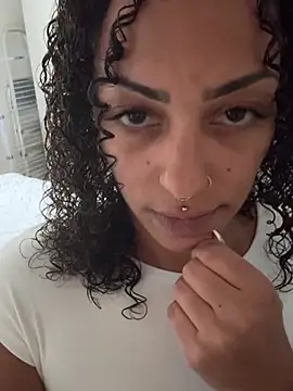 SweetPetiteNoirn Live XXX chat