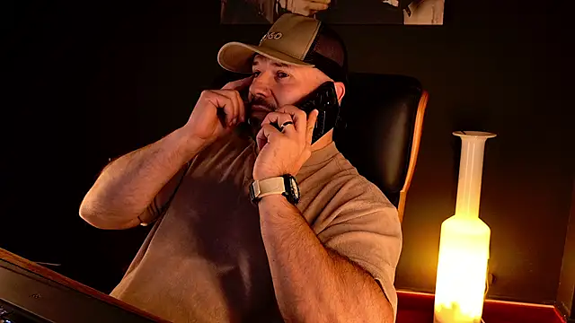 AngeloEric XXX чат на живо
