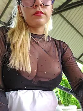 Pretty_roxxyy Adlı Modelin Canlı XXX Sohbeti