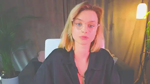 NoraMoreau live XXX chat