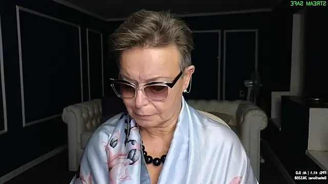 Chat +18 de Lia_Light ao vivo