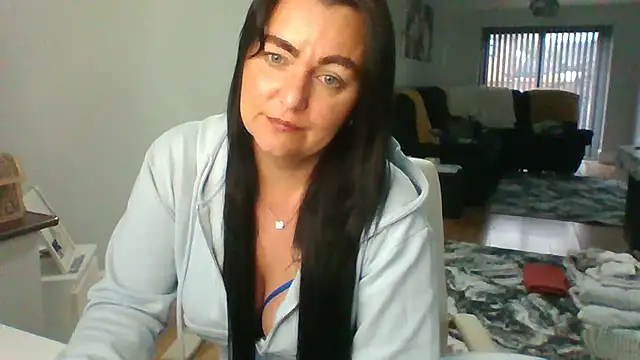 HousewifeAnna's Live XXX Chat