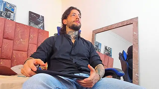 ALPHA_MASTER1 live XXX chat