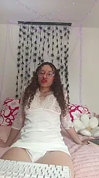 Chat +18 de DanaaCollins ao vivo