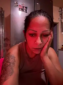Chat +18 de wildfarmbabe ao vivo