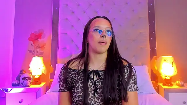 ValkyriaSteel's Live XXX Chat