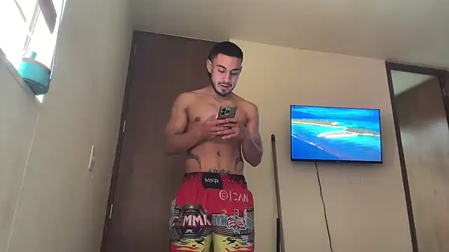 Taylor_DiamondBoy Chat XXX in diretta