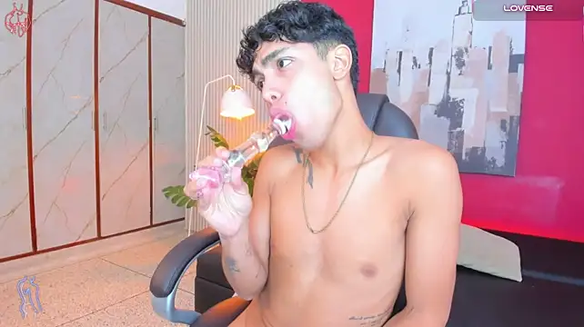 Naughty_BoyW 现场XXX聊天