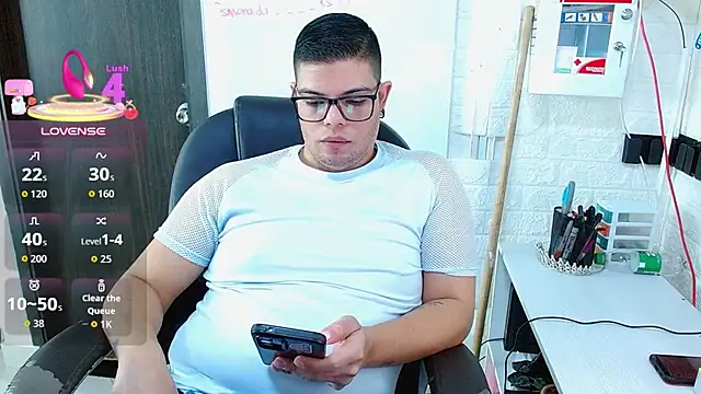 Realjoel01 élő XXX-chatje