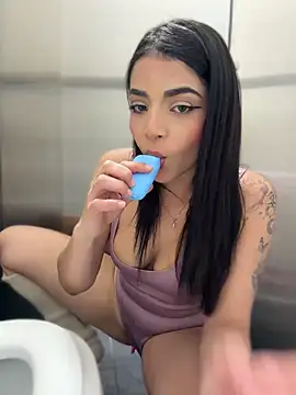 ArieliciousXXX's Webcam Show