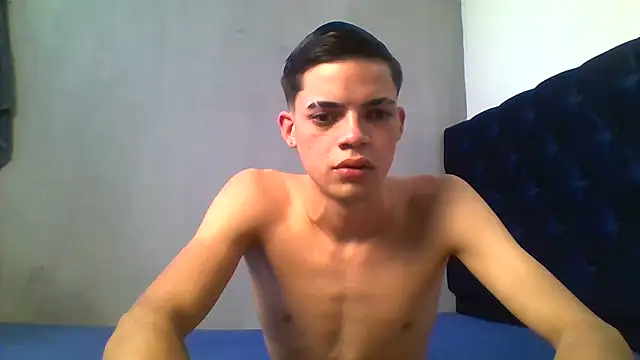 Latinos_2001 Adlı Modelin Canlı XXX Sohbeti