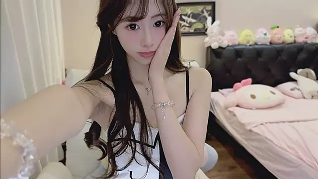 Evacute-top Adlı Modelin Canlı XXX Sohbeti