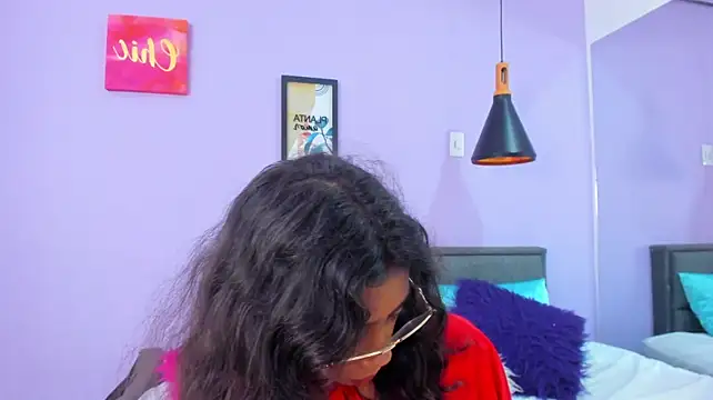 scarletyler Show in webcam