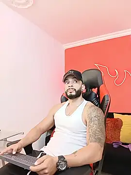 צ'אט XXX בשידור חי של Mike_savage3