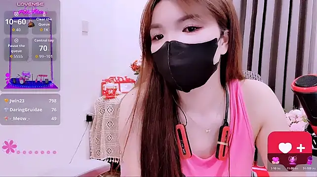 Bun-Chuche Adlı Modelin Canlı XXX Sohbeti
