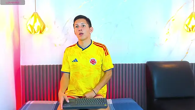 IzanArias 现场XXX聊天